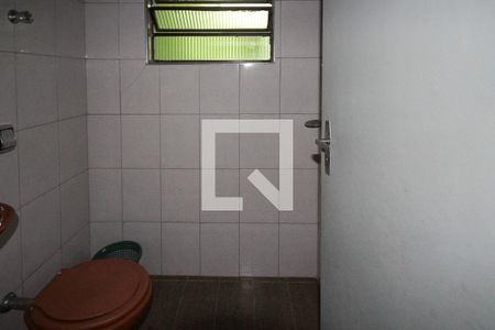 Casa à venda com 360m², 3 quartos e 5 vagasBanheiro da  Edícula