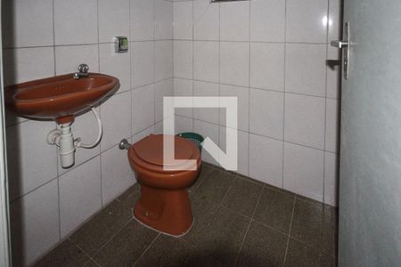 Casa à venda com 360m², 3 quartos e 5 vagasBanheiro da  Edícula