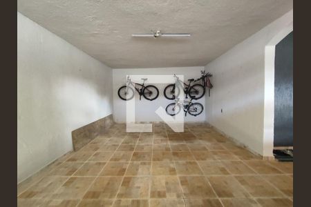 Casa à venda com 300m², 3 quartos e 2 vagasGaragem