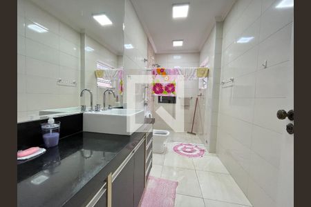 Casa à venda com 200m², 3 quartos e 2 vagasBanheiro 
