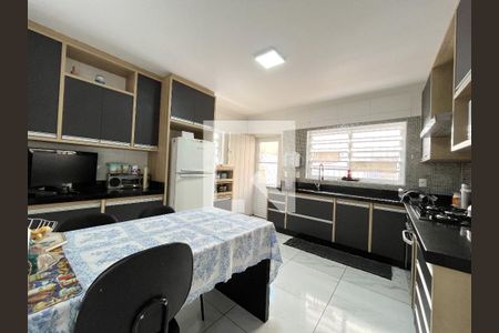 Casa à venda com 200m², 3 quartos e 2 vagasCozinha 