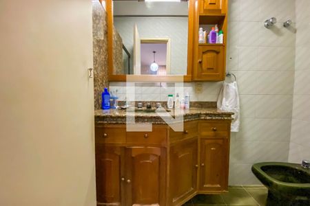 Apartamento à venda com 242m², 4 quartos e 2 vagasBanheiro da suíte