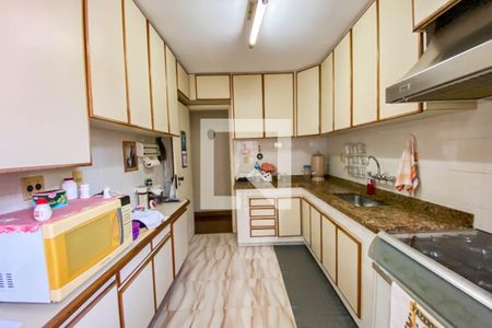 Apartamento à venda com 242m², 4 quartos e 2 vagasCozinha superior