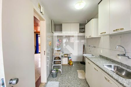 Apartamento à venda com 242m², 4 quartos e 2 vagasCozinha superior