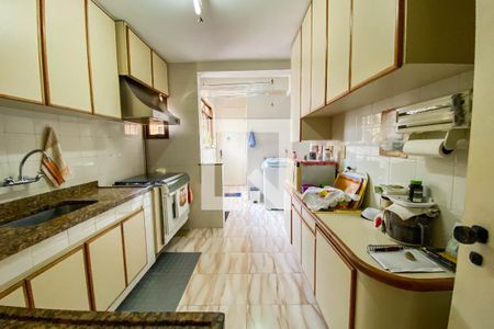 Apartamento à venda com 242m², 4 quartos e 2 vagasCozinha superior