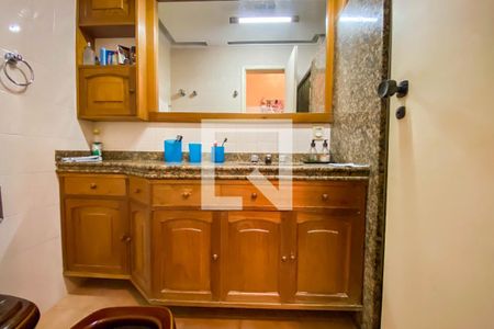 Banheiro do social de apartamento à venda com 4 quartos, 242m² em Flamengo, Rio de Janeiro