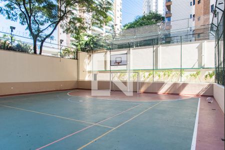 Apartamento à venda com 140m², 3 quartos e 3 vagas Apartamento à venda com 140m², 3 quartos e 3 vagasQuadra esportiva