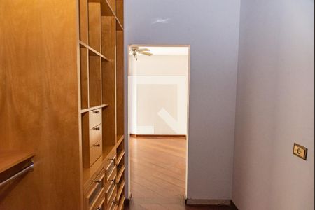 Apartamento à venda com 140m², 3 quartos e 3 vagas Apartamento à venda com 140m², 3 quartos e 3 vagasCloset da suíte