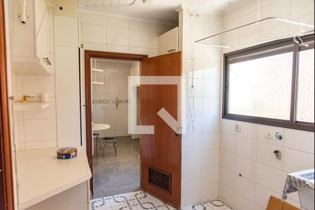 Apartamento à venda com 140m², 3 quartos e 3 vagas Apartamento à venda com 140m², 3 quartos e 3 vagasÁrea de serviço