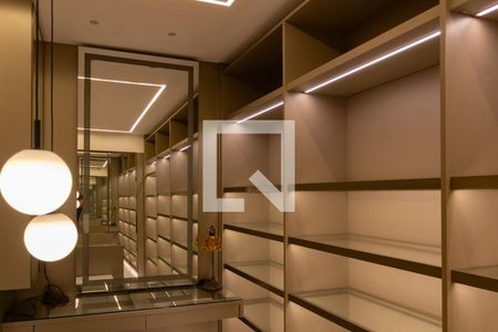 Apartamento à venda com 147m², 2 quartos e 2 vagasDetalhe do closet 