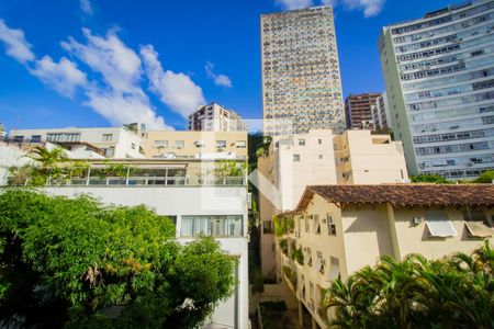 Apartamento à venda com 147m², 2 quartos e 2 vagasVista da suíte 