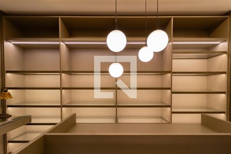 Apartamento à venda com 147m², 2 quartos e 2 vagasDetalhe do closet 