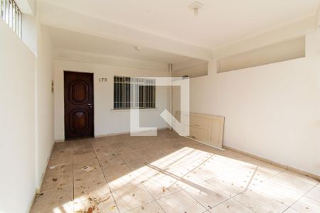 Casa à venda com 200m², 2 quartos e 1 vagaGaragem