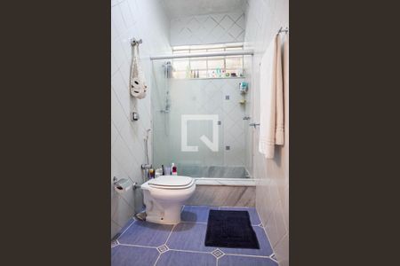 Casa à venda com 332m², 4 quartos e 3 vagasBanheiro social 