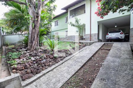 Casa à venda com 332m², 4 quartos e 3 vagasEntrada 