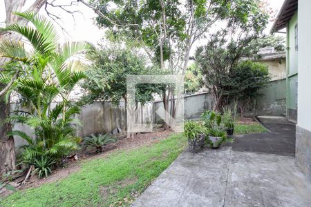 Casa à venda com 332m², 4 quartos e 3 vagasEntrada