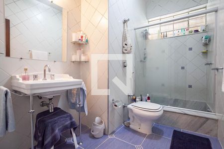 Casa à venda com 332m², 4 quartos e 3 vagasBanheiro social 