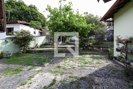 Casa à venda com 332m², 4 quartos e 3 vagasQuintal