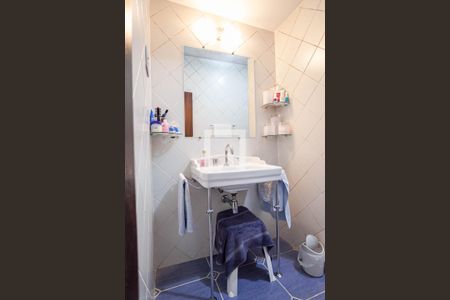 Casa à venda com 332m², 4 quartos e 3 vagasBanheiro social 