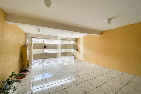 Garagem de casa para alugar com 3 quartos, 220m² em Veloso, Osasco