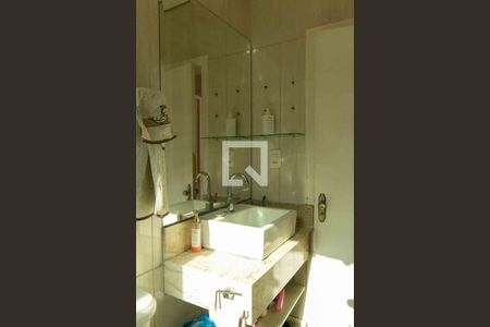 Casa à venda com 106m², 3 quartos e 1 vaga Casa à venda com 106m², 3 quartos e 1 vagaBanheiro Social