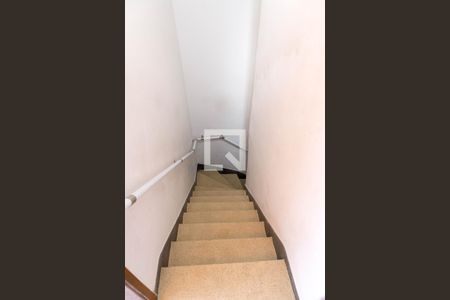 Casa à venda com 100m², 3 quartos e 1 vagaEscada