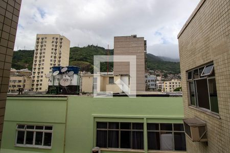 Apartamento à venda com 160m², 4 quartos e 4 vagas Apartamento à venda com 160m², 4 quartos e 4 vagasVista da Área de Serviço