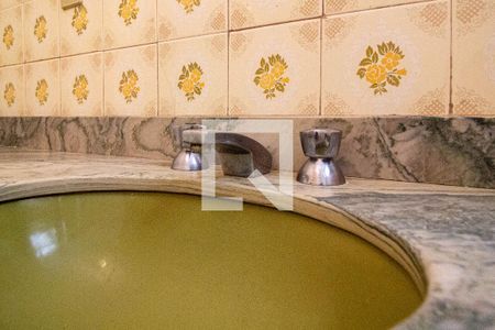 Apartamento à venda com 160m², 4 quartos e 4 vagas Apartamento à venda com 160m², 4 quartos e 4 vagasBanheiro Social