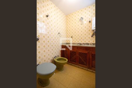 Apartamento à venda com 160m², 4 quartos e 4 vagas Apartamento à venda com 160m², 4 quartos e 4 vagasBanheiro Social