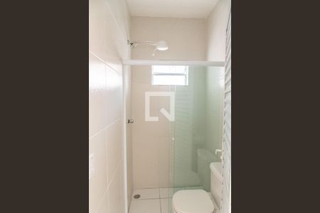 Banheiro de kitnet/studio para alugar com 1 quarto, 19m² em Vila Monumento, São Paulo