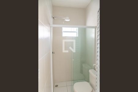 Banheiro de kitnet/studio para alugar com 1 quarto, 19m² em Vila Monumento, São Paulo