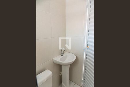 Banheiro de kitnet/studio para alugar com 1 quarto, 19m² em Vila Monumento, São Paulo