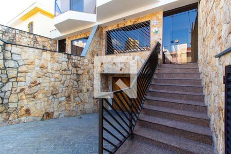 Casa para alugar com 260m², 3 quartos e 5 vagasFachada