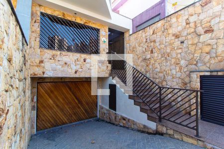 Casa para alugar com 260m², 3 quartos e 5 vagasFachada