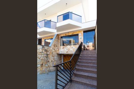 Casa para alugar com 260m², 3 quartos e 5 vagasFachada