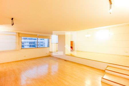 Apartamento para alugar com 216m², 3 quartos e 4 vagasSala