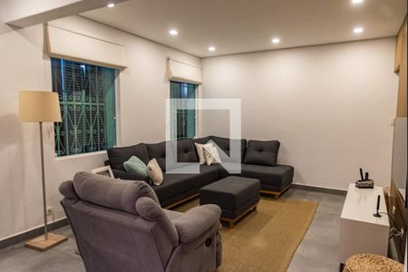 Sala de casa à venda com 3 quartos, 300m² em Cambuci, São Paulo