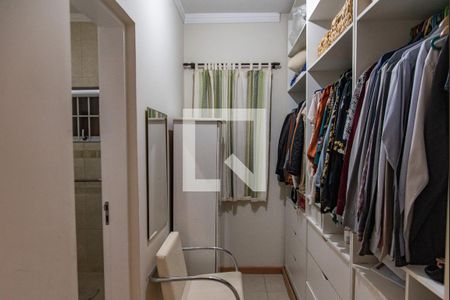 Casa à venda com 300m², 3 quartos e 4 vagasCloset da suíte 3