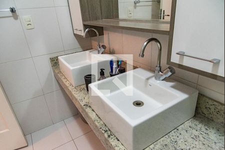 Casa à venda com 300m², 3 quartos e 4 vagasBanheiro da suíte 1