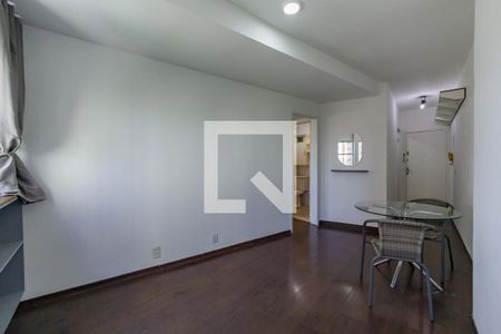 Sala de apartamento para alugar com 1 quarto, 35m² em Barra da Tijuca, Rio de Janeiro
