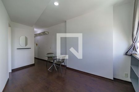 Sala de apartamento para alugar com 1 quarto, 35m² em Barra da Tijuca, Rio de Janeiro