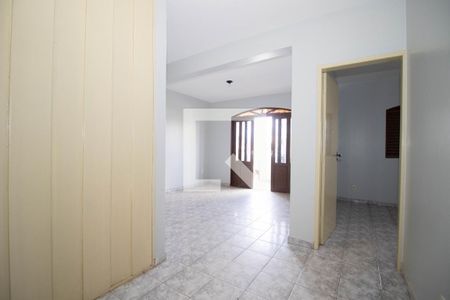 Sala de casa para alugar com 2 quartos, 140m² em  Recanto das Emas, Brasília