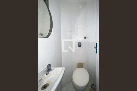 Apartamento para alugar com 100m², 2 quartos e 1 vaga Apartamento para alugar com 100m², 2 quartos e 1 vagaBanheiro de Serviço