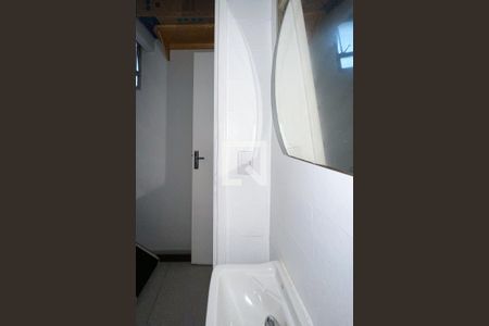 Apartamento para alugar com 100m², 2 quartos e 1 vaga Apartamento para alugar com 100m², 2 quartos e 1 vagaBanheiro de Serviço