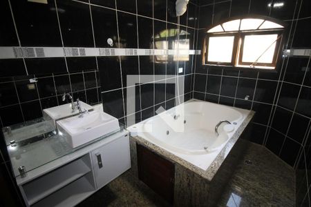 Casa à venda com 400m², 4 quartos e 4 vagasBanheiro da Suíte 1
