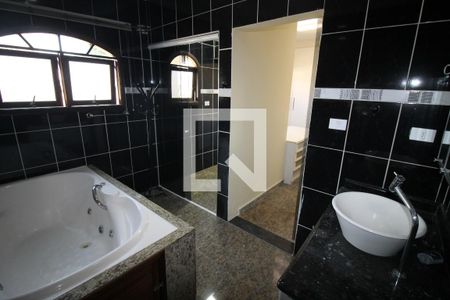 Casa à venda com 400m², 4 quartos e 4 vagasBanheiro da Suíte 4