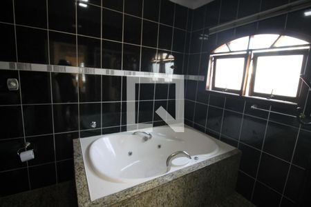 Casa à venda com 400m², 4 quartos e 4 vagasBanheiro da Suíte 4