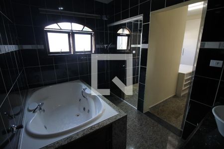 Casa à venda com 400m², 4 quartos e 4 vagasBanheiro da Suíte 4