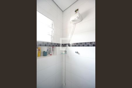 Casa à venda com 135m², 2 quartos e 2 vagasChuveiro