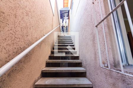 Casa à venda com 250m², 3 quartos e 3 vagasEscada